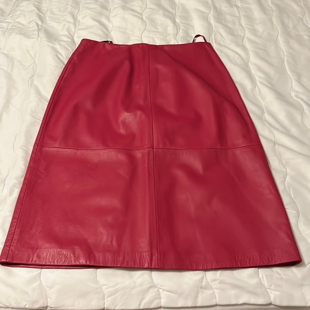 Barbie vibes..Vintage Gap leather pencil skirt